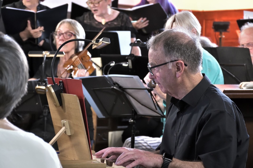 Tim Stewart, organ
